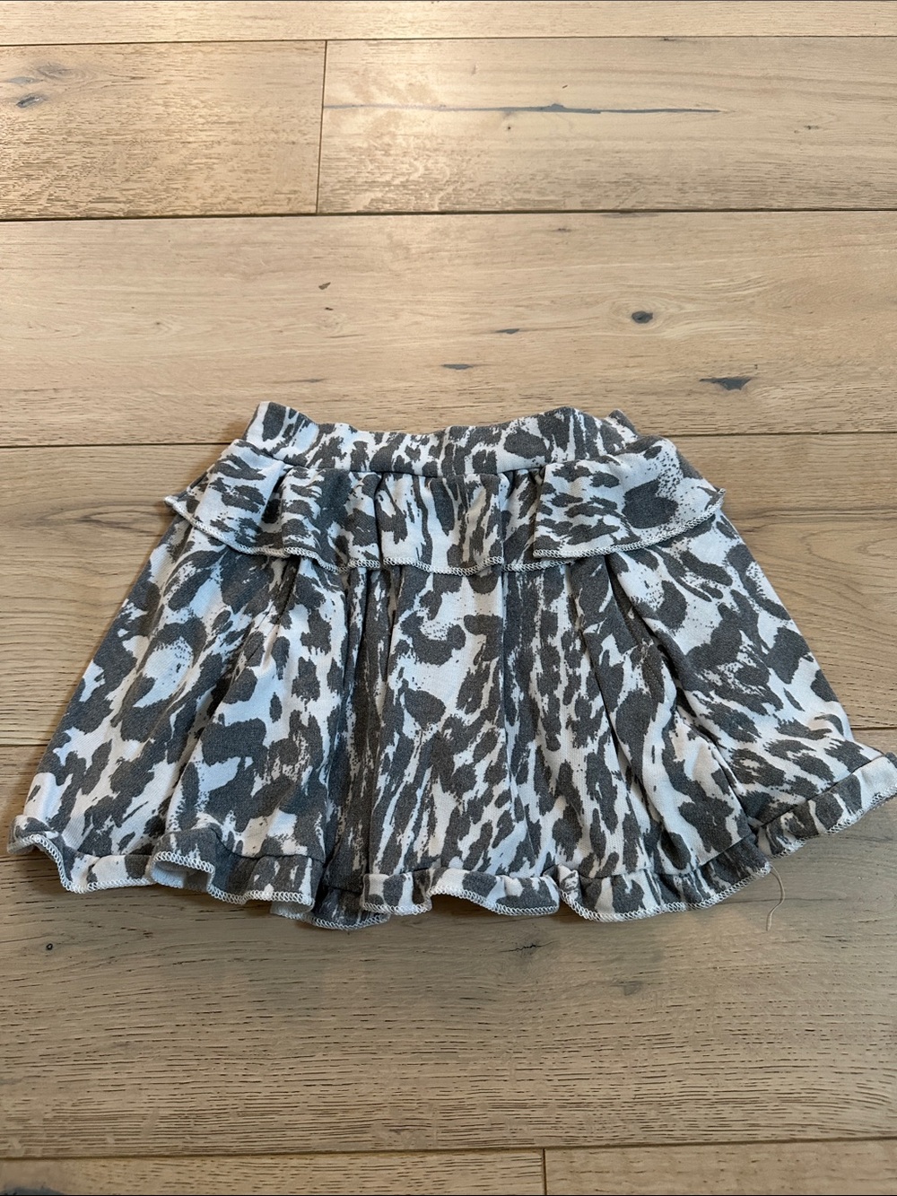 Chaser Girls Grey and White Animal Print Ruffle Skort